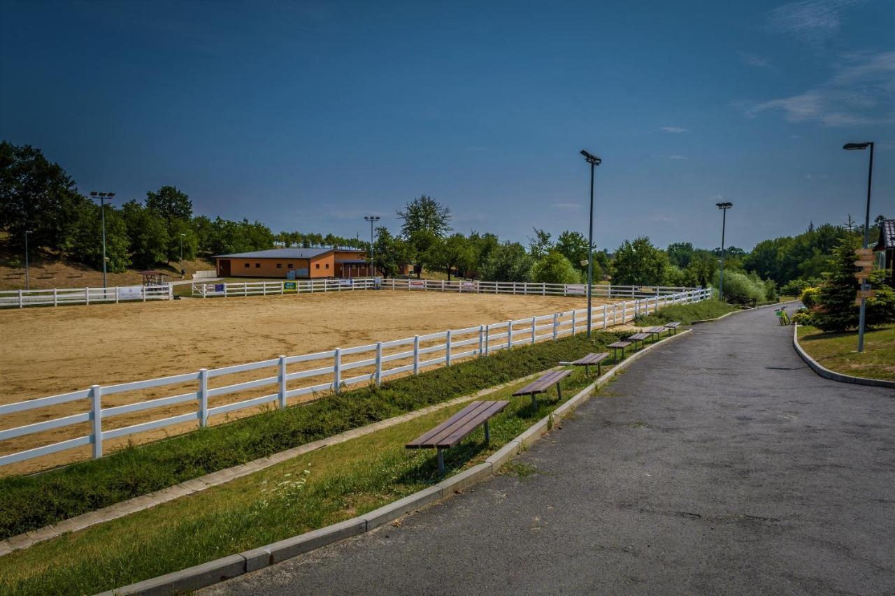 Hotel Horse Riding - Jezdecky Areal Tršice Eksteriør billede